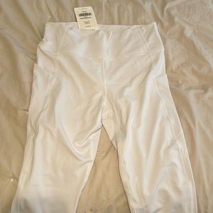 Fabletics leggings in Oasis White